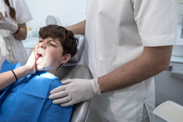 Best Emergency Tooth Extraction  in Coral Hills, MD